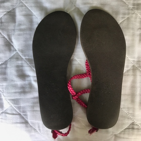 Pink curly braided t strap sandals - Picture 2 of 2